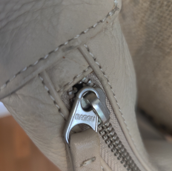 Small Baggu Crescent Leather Shoulder Bag - Picture 7 of 10